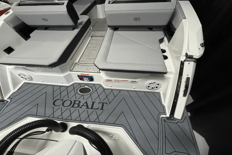 Slide: The Image of Cobalt R8 Outboard 2025 - 23