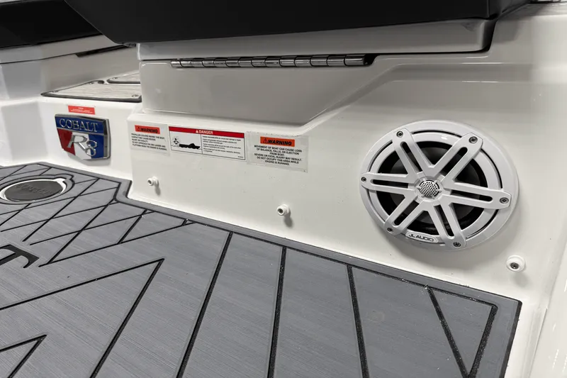 Slide: The Image of Cobalt R8 Outboard 2025 - 25