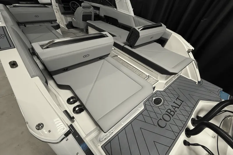 Slide: The Image of Cobalt R8 Outboard 2025 - 29