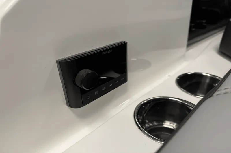 Slide: The Image of Cobalt R8 Outboard 2025 - 31