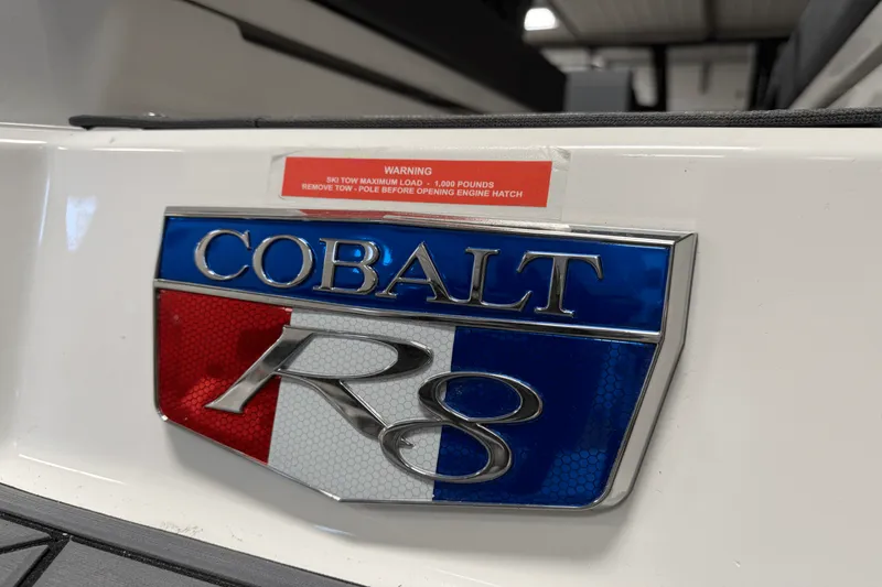 Slide: The Image of Cobalt R8 Outboard 2025 - 34
