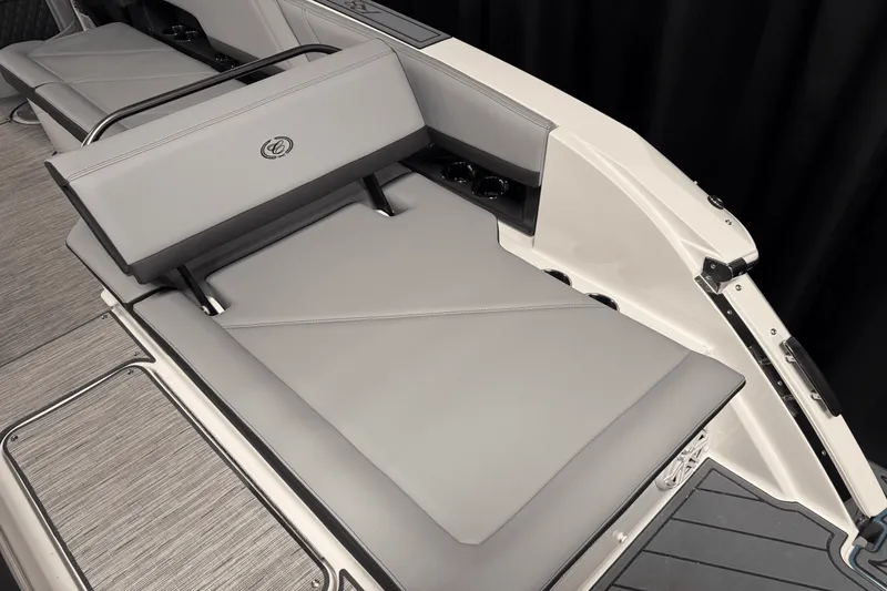 Slide: The Image of Cobalt R8 Outboard 2025 - 37