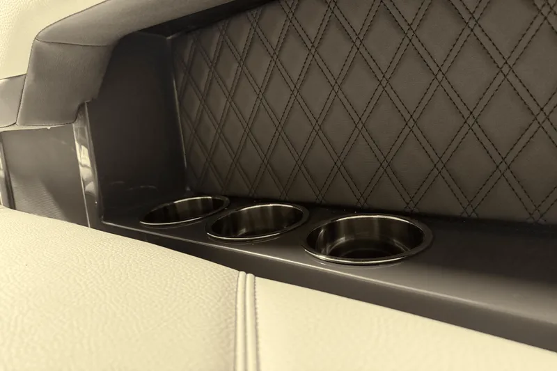 Slide: The Image of Cobalt R8 Outboard 2025 - 50