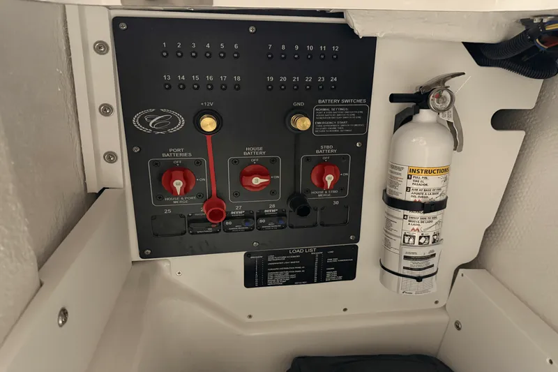 Slide: The Image of Cobalt R8 Outboard 2025 - 52