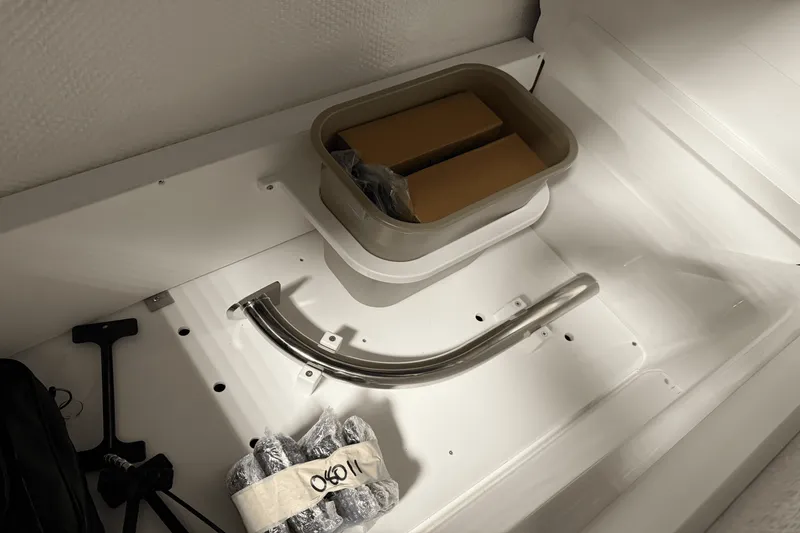 Slide: The Image of Cobalt R8 Outboard 2025 - 54