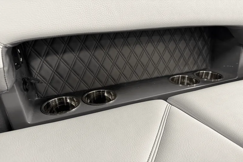 Slide: The Image of Cobalt R8 Outboard 2025 - 59