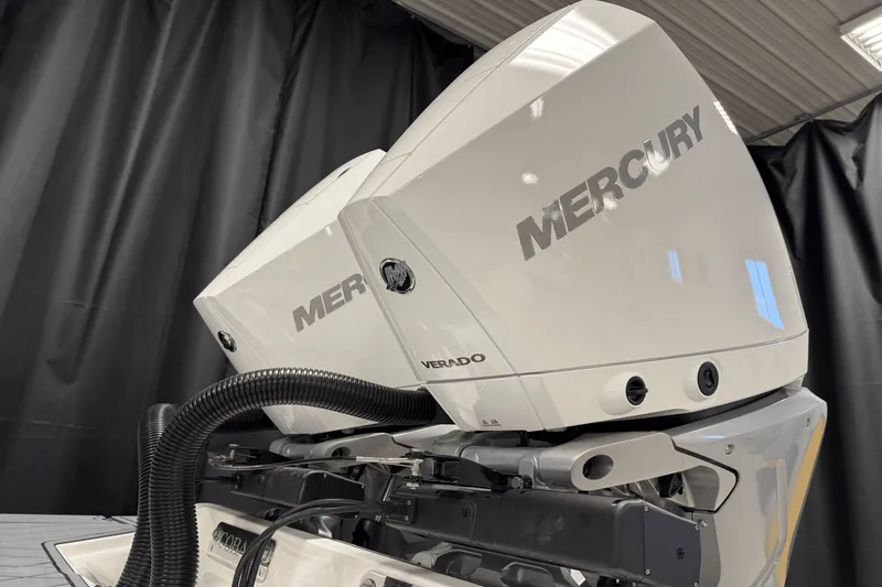 Slide: The Image of Cobalt R8 Outboard 2025 - 6