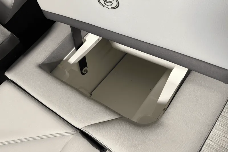 Slide: The Image of Cobalt R8 Outboard 2025 - 65