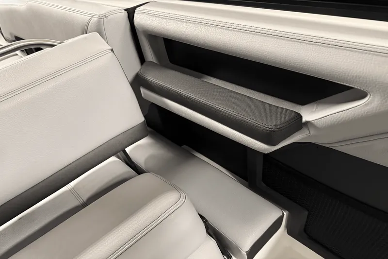 Slide: The Image of Cobalt R8 Outboard 2025 - 68