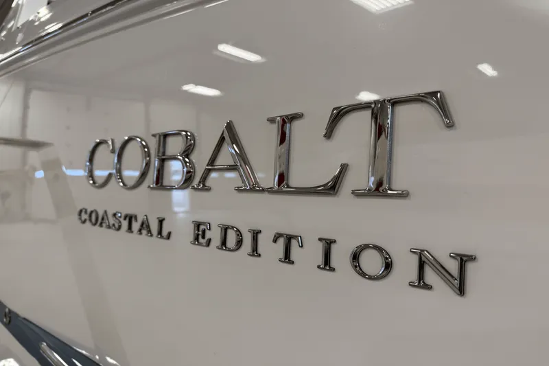 Slide: The Image of Cobalt R8 Outboard 2025 - 7