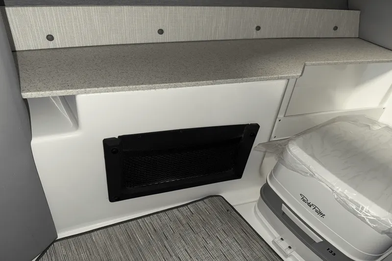 Slide: The Image of Cobalt R8 Outboard 2025 - 81