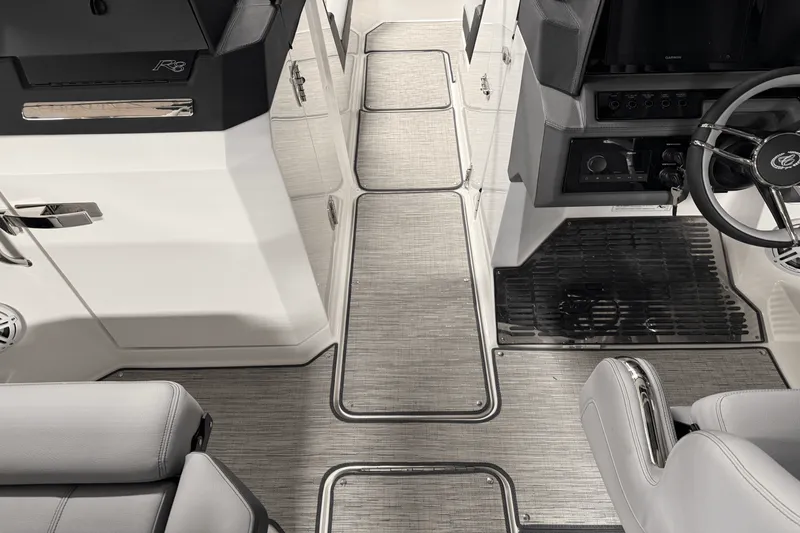 Slide: The Image of Cobalt R8 Outboard 2025 - 82