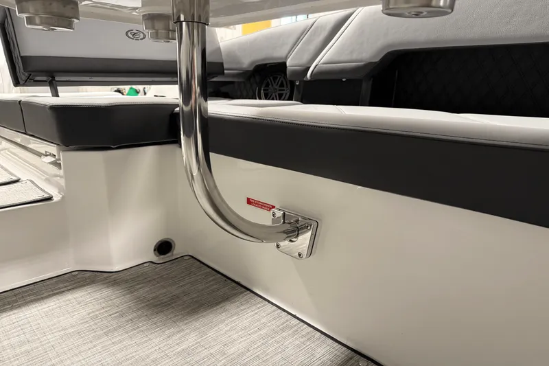 Slide: The Image of Cobalt R8 Outboard 2025 - 87