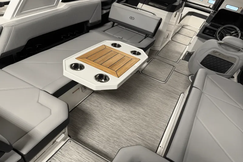 Slide: The Image of Cobalt R8 Outboard 2025 - 88