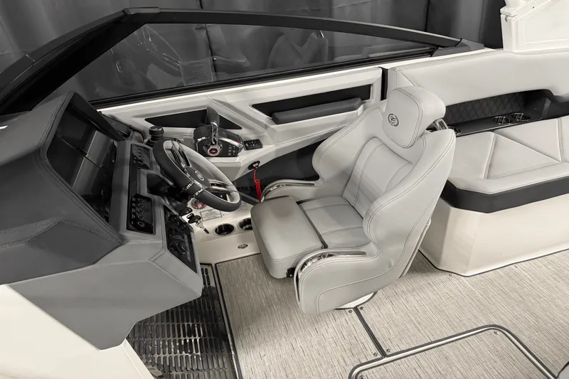 Slide: The Image of Cobalt R8 Outboard 2025 - 93