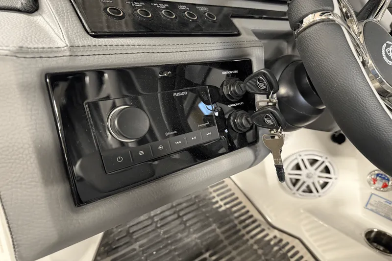 Slide: The Image of Cobalt R8 Outboard 2025 - 96