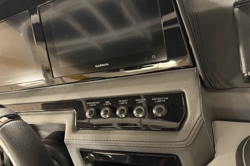 Slide: The Image of Cobalt R8 Outboard 2025 - 99