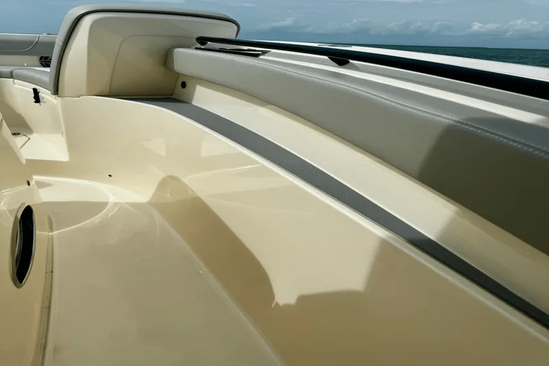 Slide: The Image of Scout 305 LXF 2025 - 12