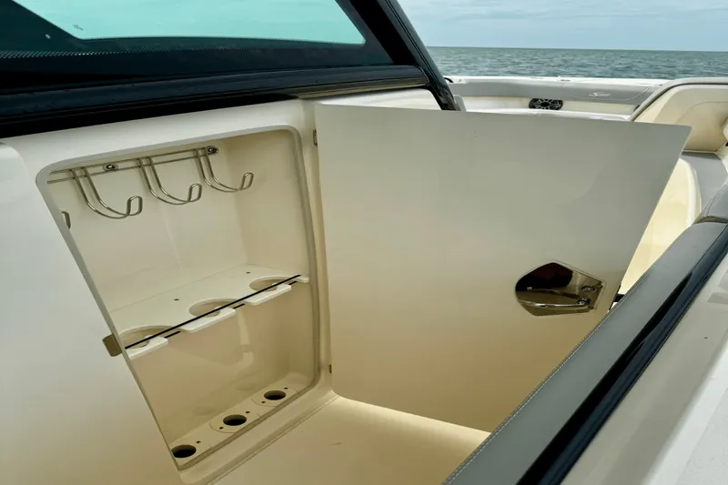 Slide: The Image of Scout 305 LXF 2025 - 14