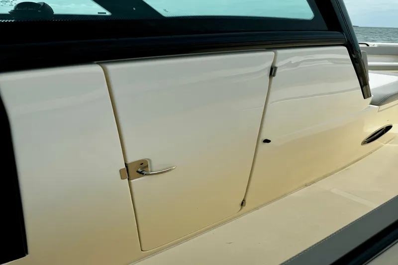 Slide: The Image of Scout 305 LXF 2025 - 16