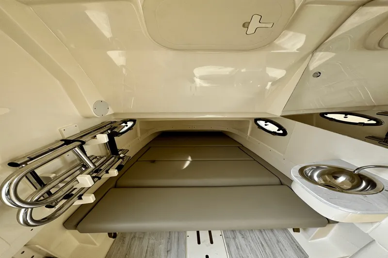 Slide: The Image of Scout 305 LXF 2025 - 20