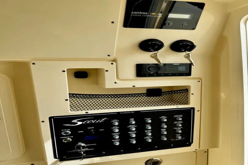 Slide: The Image of Scout 305 LXF 2025 - 25