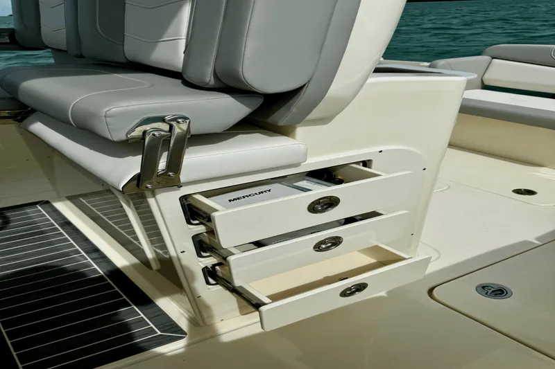 Slide: The Image of Scout 305 LXF 2025 - 30