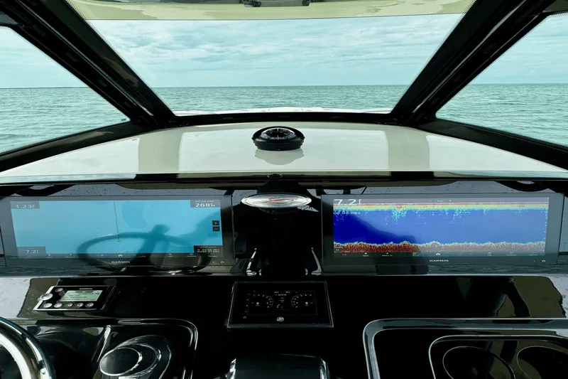 Slide: The Image of Scout 305 LXF 2025 - 32