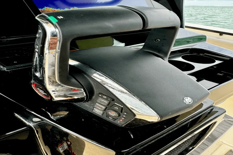 Slide: The Image of Scout 305 LXF 2025 - 34