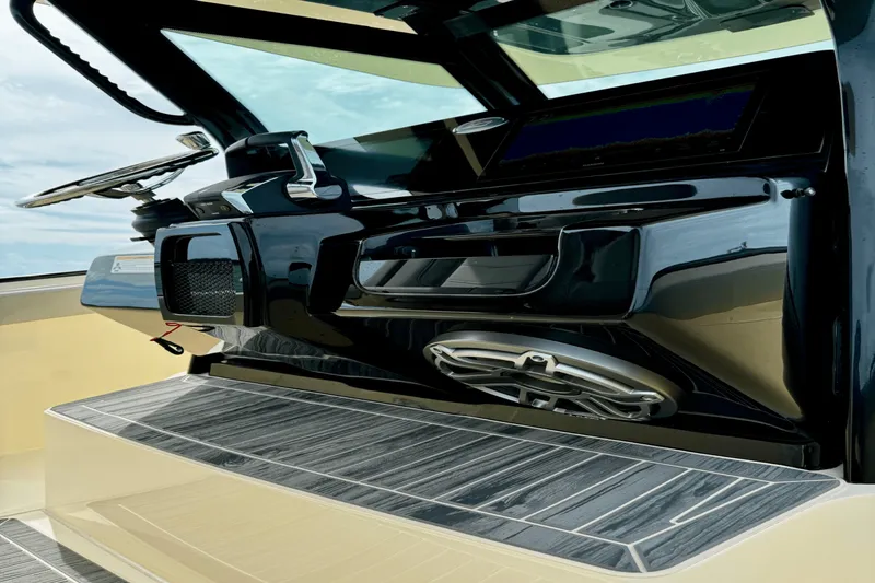 Slide: The Image of Scout 305 LXF 2025 - 35