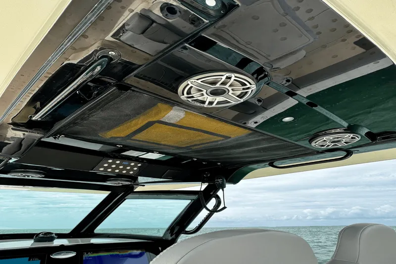 Slide: The Image of Scout 305 LXF 2025 - 37