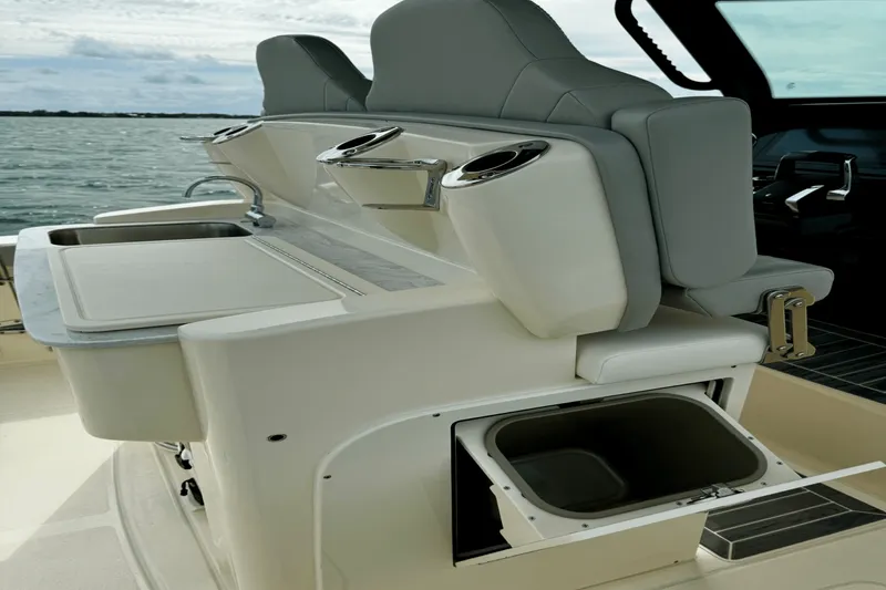 Slide: The Image of Scout 305 LXF 2025 - 43