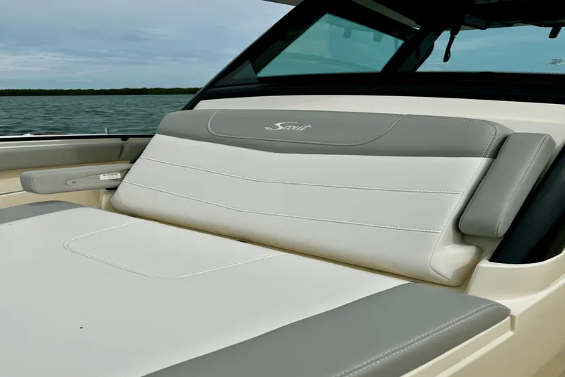 Slide: The Image of Scout 305 LXF 2025 - 8