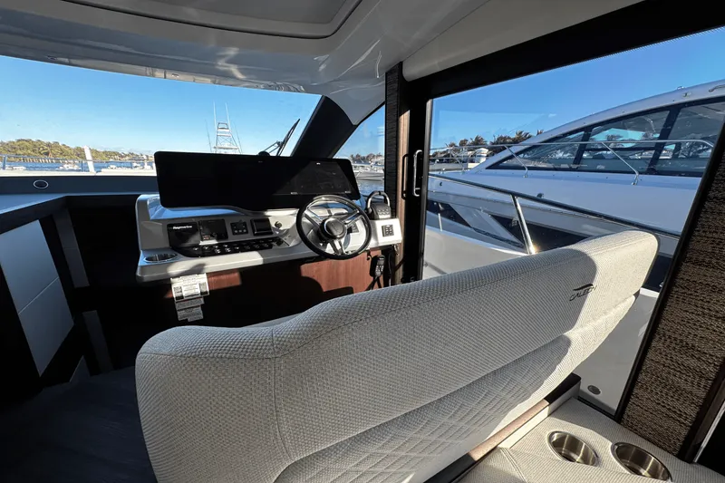 Slide: The Image of Galeon 450 HTC 2025 - 12