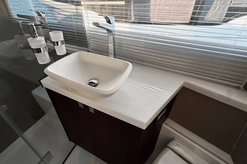 Slide: The Image of Galeon 450 HTC 2025 - 22