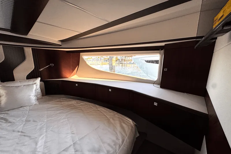 Slide: The Image of Galeon 450 HTC 2025 - 28