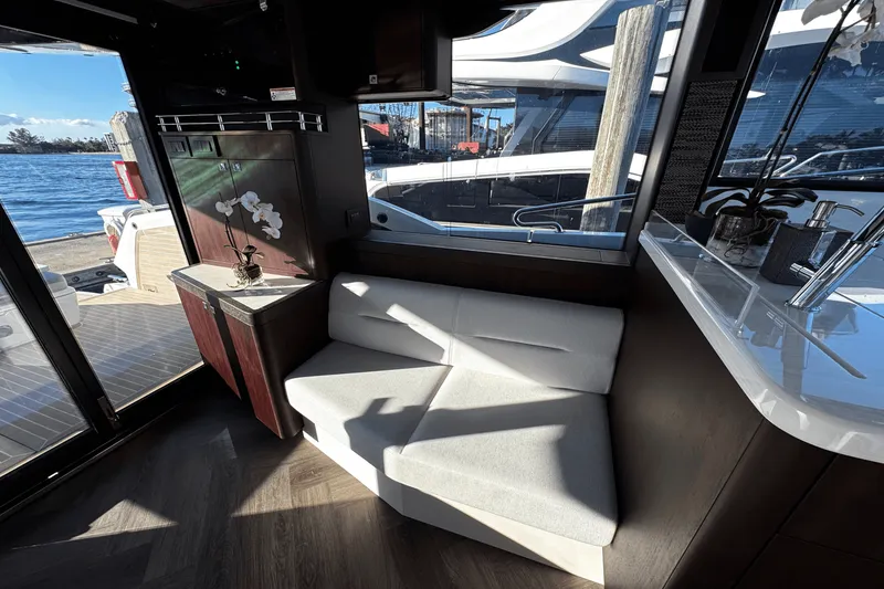 Slide: The Image of Galeon 450 HTC 2025 - 29