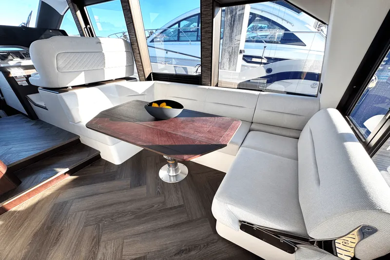 Slide: The Image of Galeon 450 HTC 2025 - 30