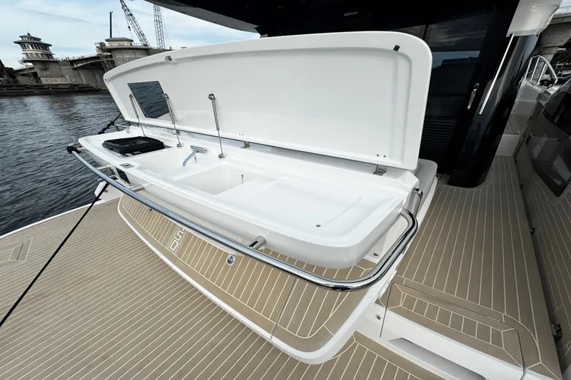 Slide: The Image of Galeon 450 HTC 2025 - 36