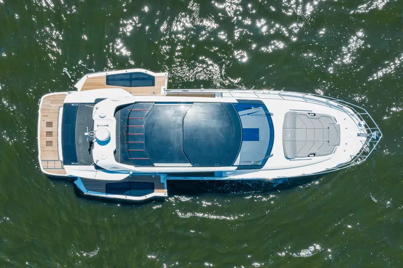 Slide: The Image of Galeon 450 HTC 2025 - 38