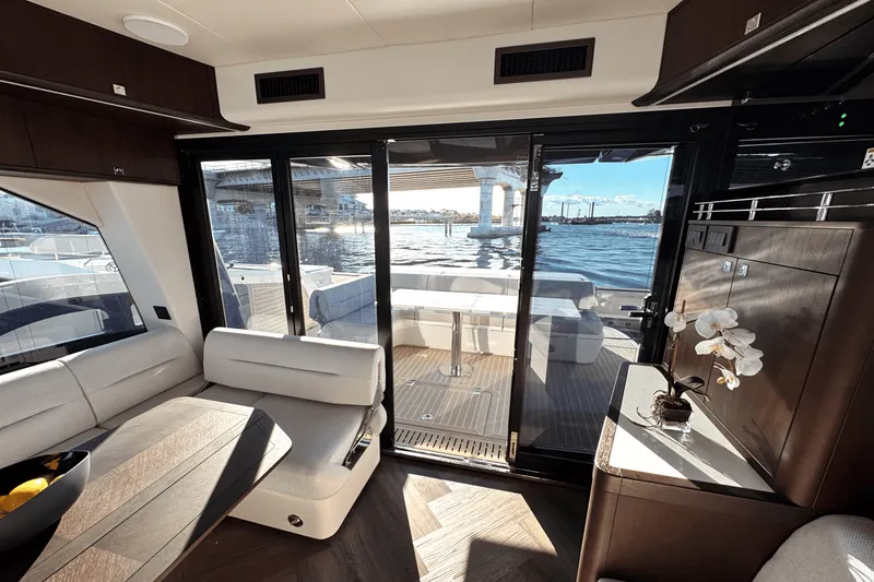 Slide: The Image of Galeon 450 HTC 2025 - 5