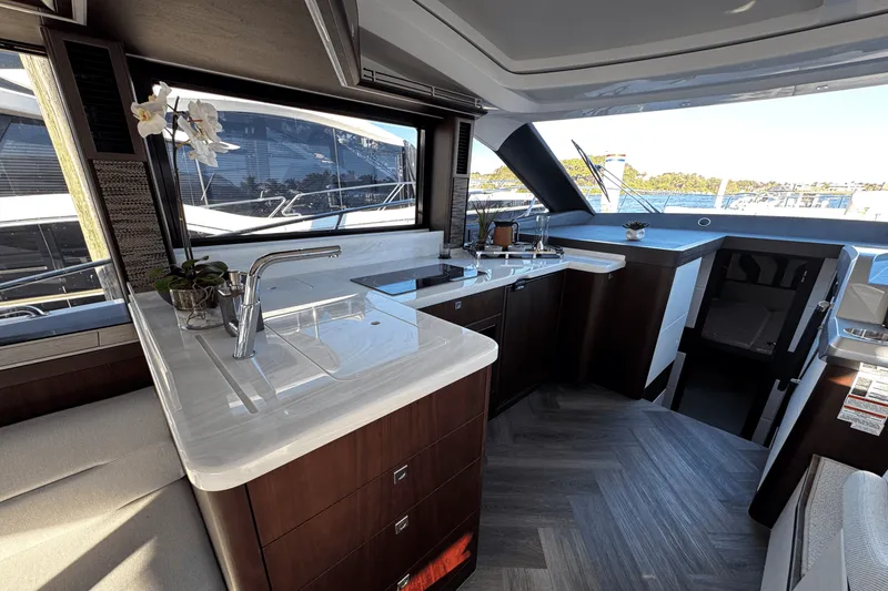 Slide: The Image of Galeon 450 HTC 2025 - 6