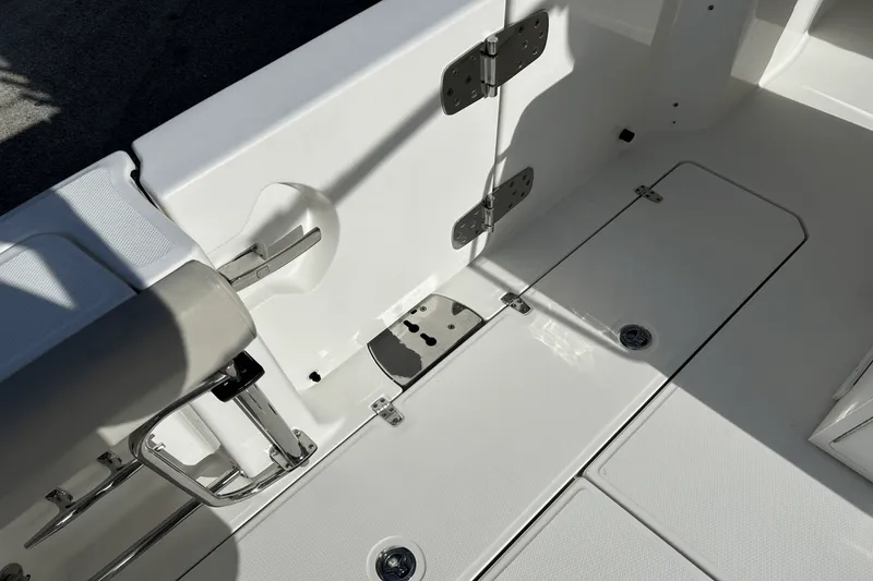 Slide: The Image of Boston Whaler 330 OUTRAGE 2018 - 11