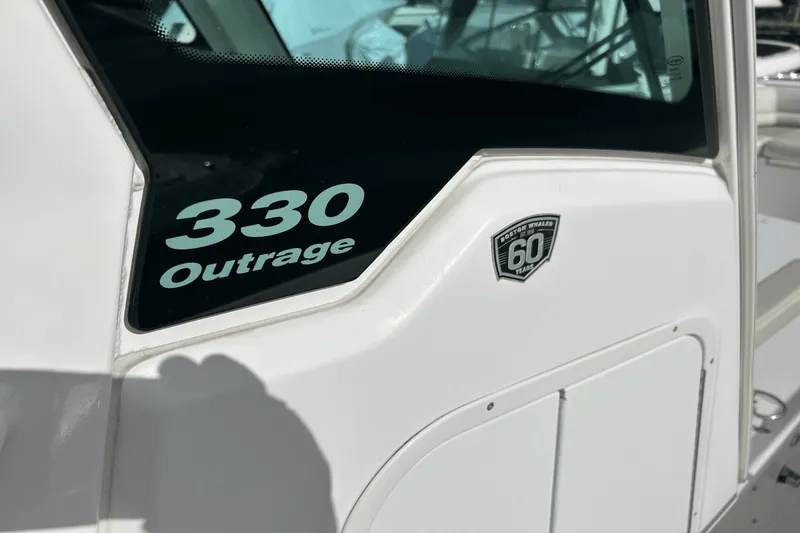 Slide: The Image of Boston Whaler 330 OUTRAGE 2018 - 31