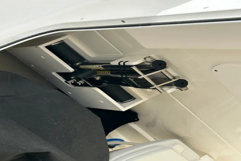 Slide: The Image of Boston Whaler 330 OUTRAGE 2018 - 33