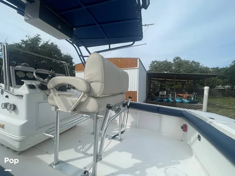 Slide: The Image of Leaning Post With Footrest - 13330789