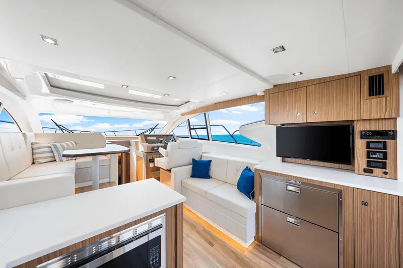 Slide: The Image of Cruisers Yachts 46 Cantius 2025 - 28