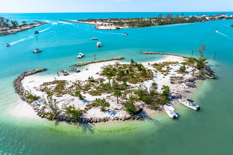 Slide: The Image of Cruisers Yachts 46 Cantius 2025 - 81