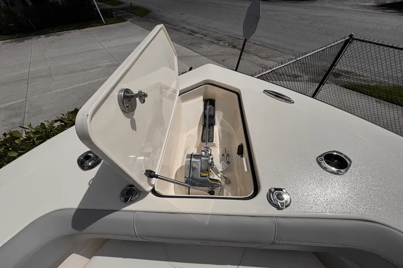 Slide: The Image of Scout 305 LXF 2025 - 16