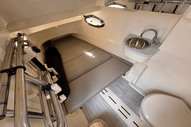 Slide: The Image of Scout 305 LXF 2025 - 19